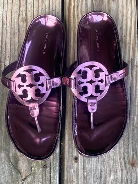 TORY BURCH- “Miller Cloud” Purple Metallic Mirror Logo Thong Sandals